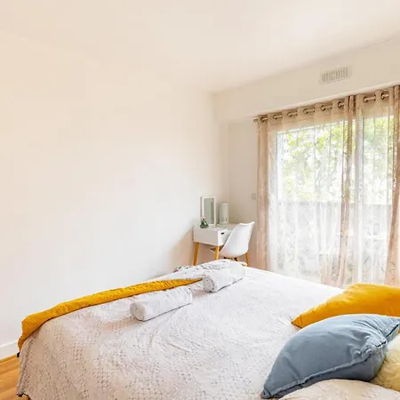 Guestready - Sunny Side Up With Balcony * Courbevoie