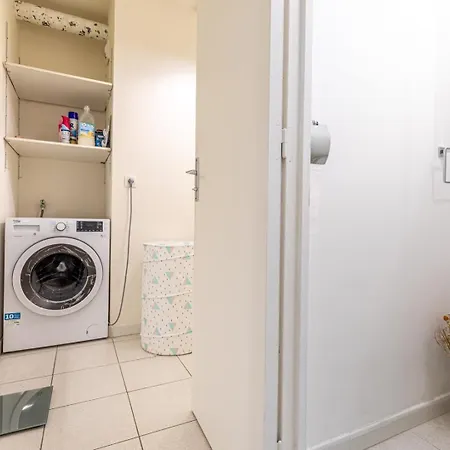 Guestready - Sunny Side Up With Balcony Apartment Courbevoie