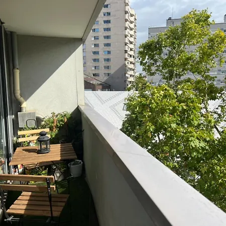 Daire Guestready - Sunny Side Up With Balcony Courbevoie