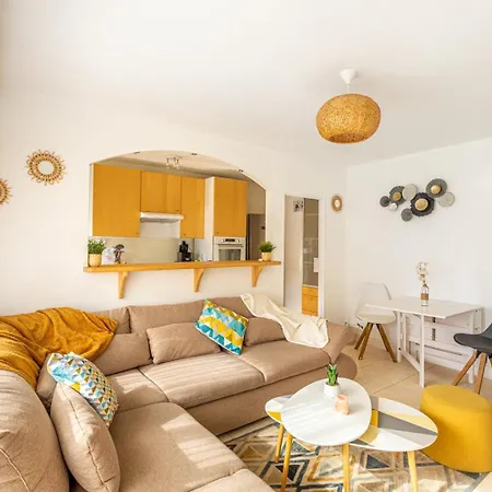 Daire Guestready - Sunny Side Up With Balcony